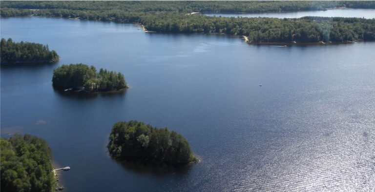 Baie des Îles, vue du nord-ouest, 15 juillet 2013, 112 Ko